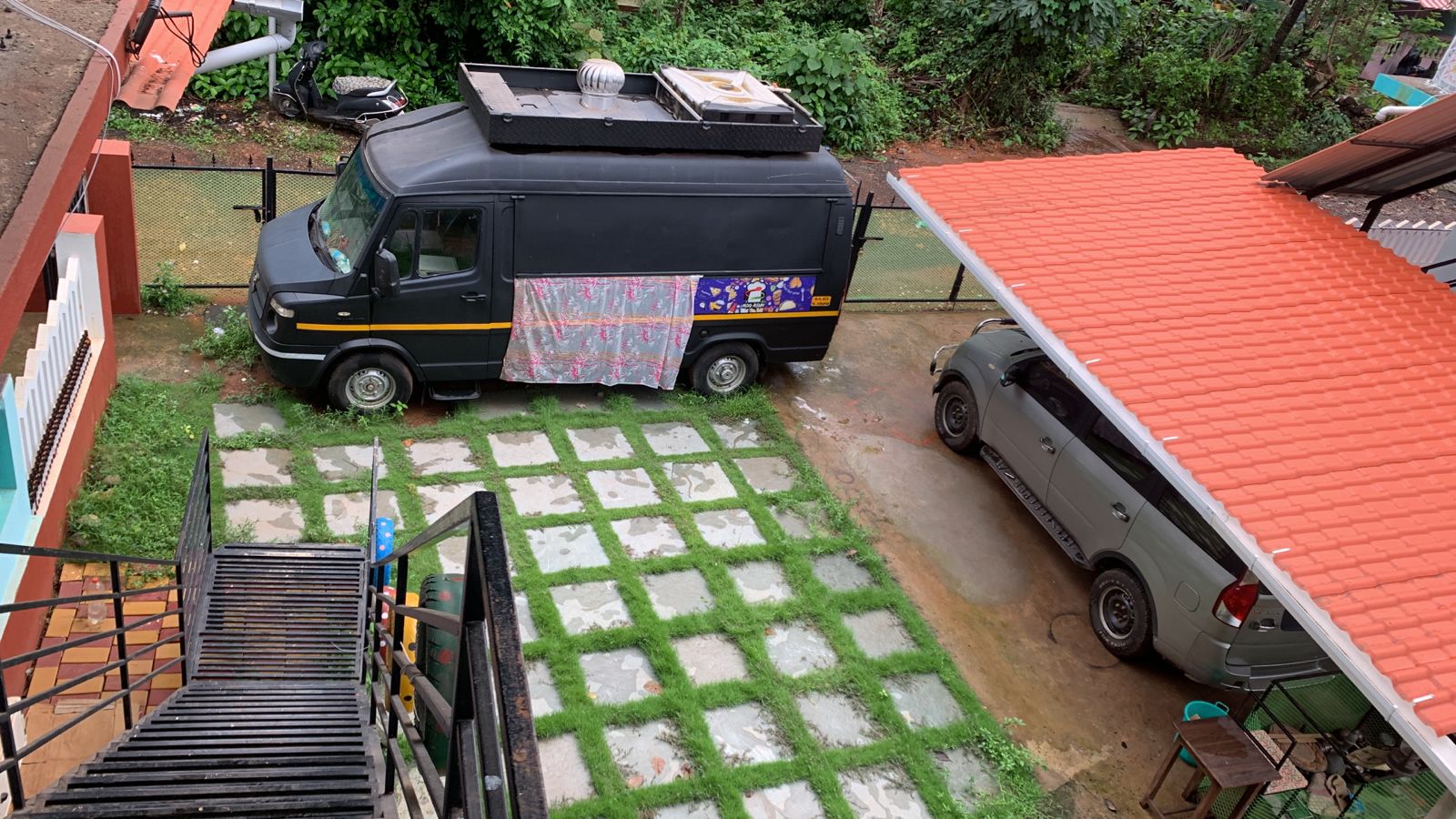 Spacious 5 BHK Bungalow with Guest House, Near Thivim Station